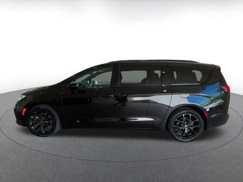 Used 2025 Chrysler Pacifica Limited FWD image 6