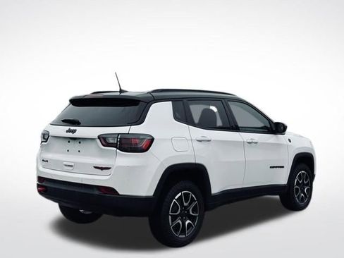 Used 2025 Jeep Compass Trailhawk w/ Trailhawk Elite Group AWD/4WD image 7