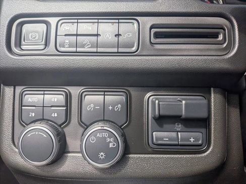 Used 2021 Chevrolet Tahoe Z71 w/ Z71 Signature Package image 16