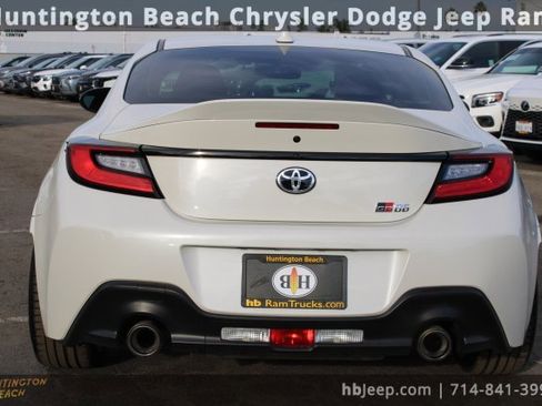 Used 2024 Toyota GR86 Premium image 4