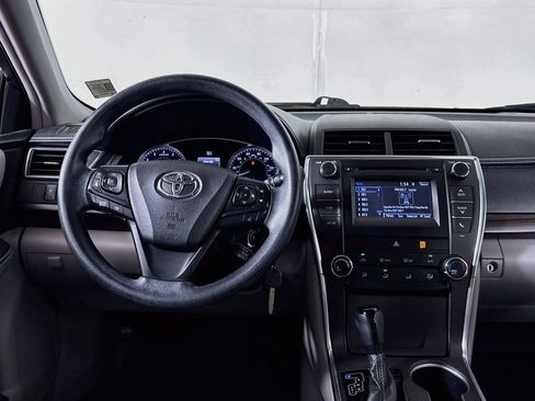 Used 2017 Toyota Camry LE FWD image 9