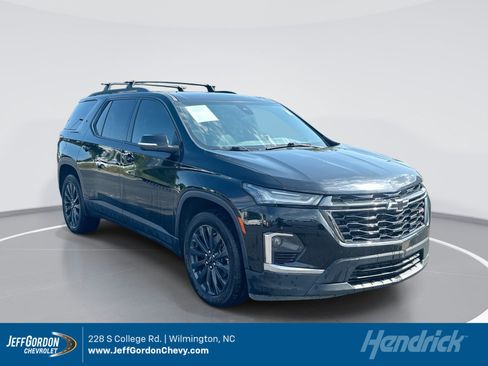 Used 2022 Chevrolet Traverse RS FWD image 1