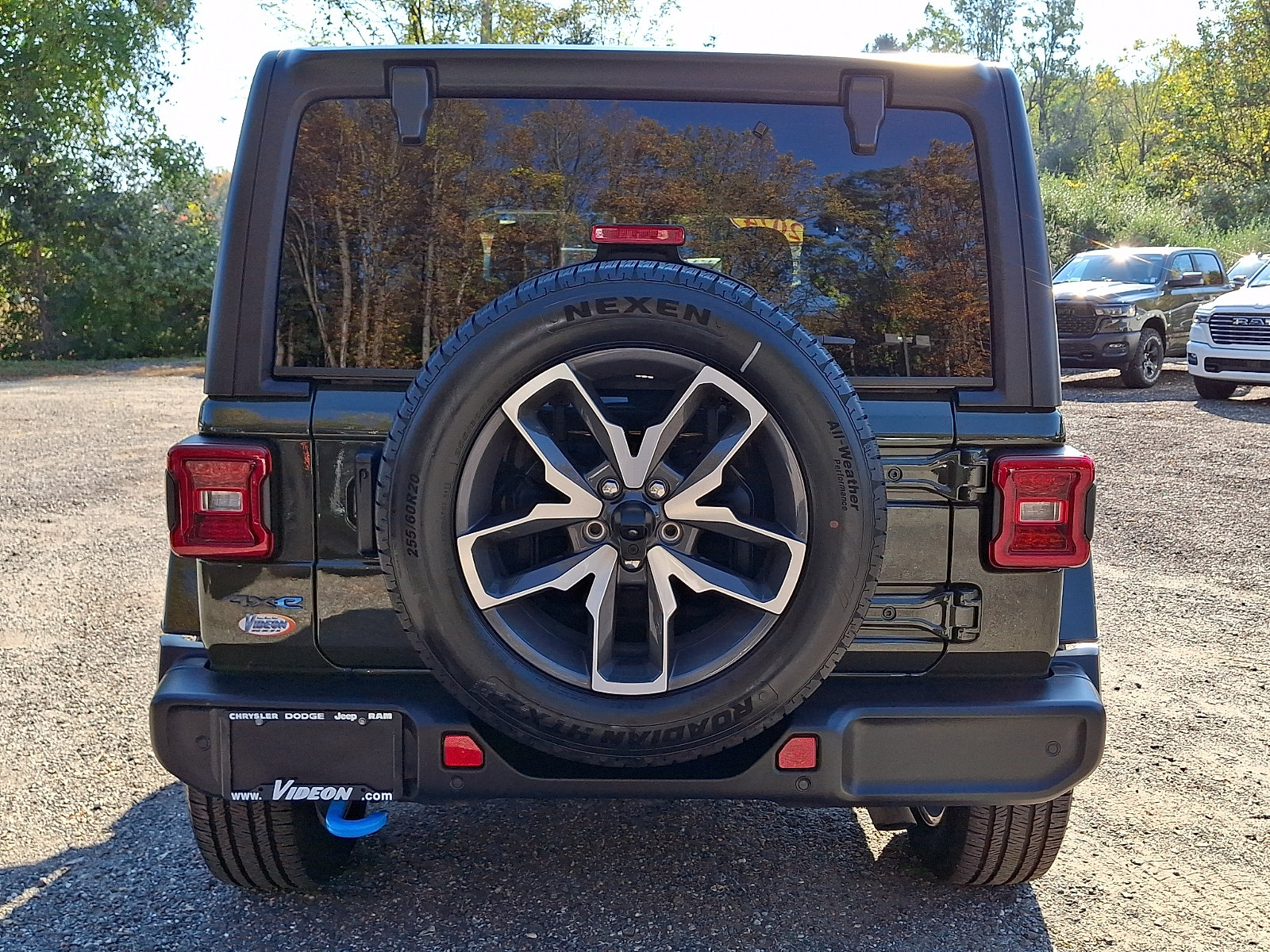 Used 2024 Jeep Wrangler Unlimited w/ Convenience Group AWD/4WD image 5
