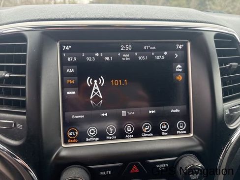 Used 2018 Jeep Grand Cherokee Laredo AWD/4WD image 11