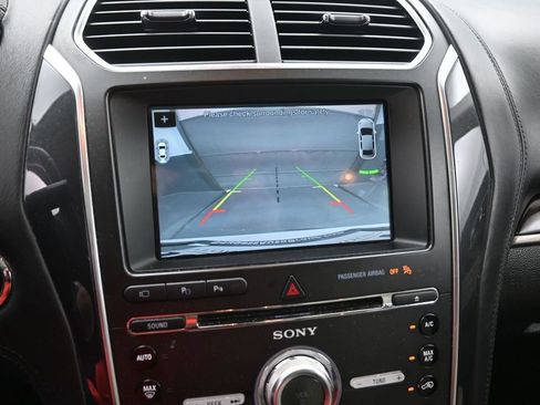Used 2017 Ford Explorer Platinum AWD/4WD image 9