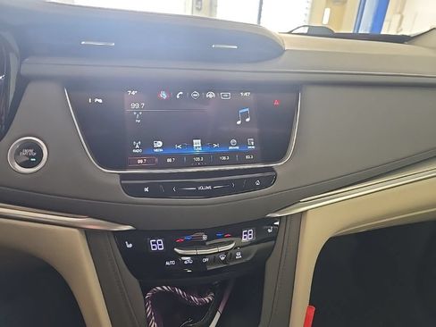 Used 2017 Cadillac XT5 Luxury w/ Driver Awareness Package AWD/4WD image 7