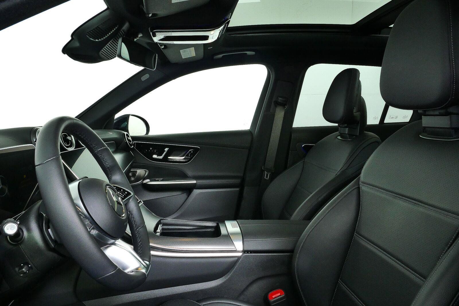 Used 2024 Mercedes-Benz GLC 300 4MATIC image 5