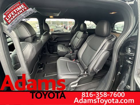 Used 2026 Toyota Sienna XLE Woodland Edition image 6