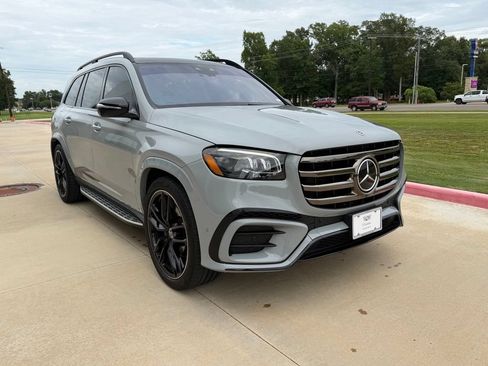 Used 2024 Mercedes-Benz GLS 580 4MATIC image 9