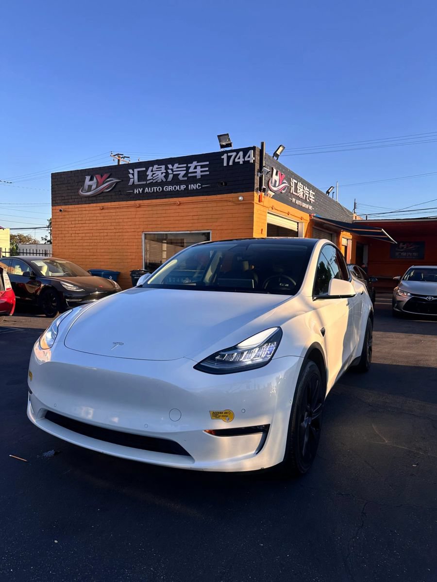 Used 2021 Tesla Model Y Long Range AWD/4WD image 1