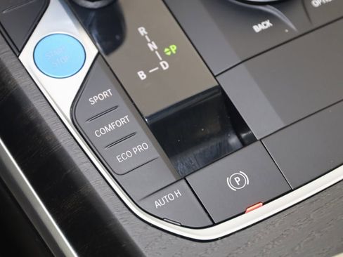 Used 2022 BMW i4 eDrive40 w/ M Sport Package image 29