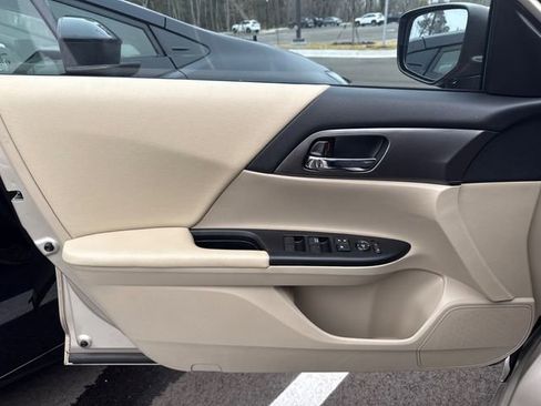 Used 2015 Honda Accord LX image 3