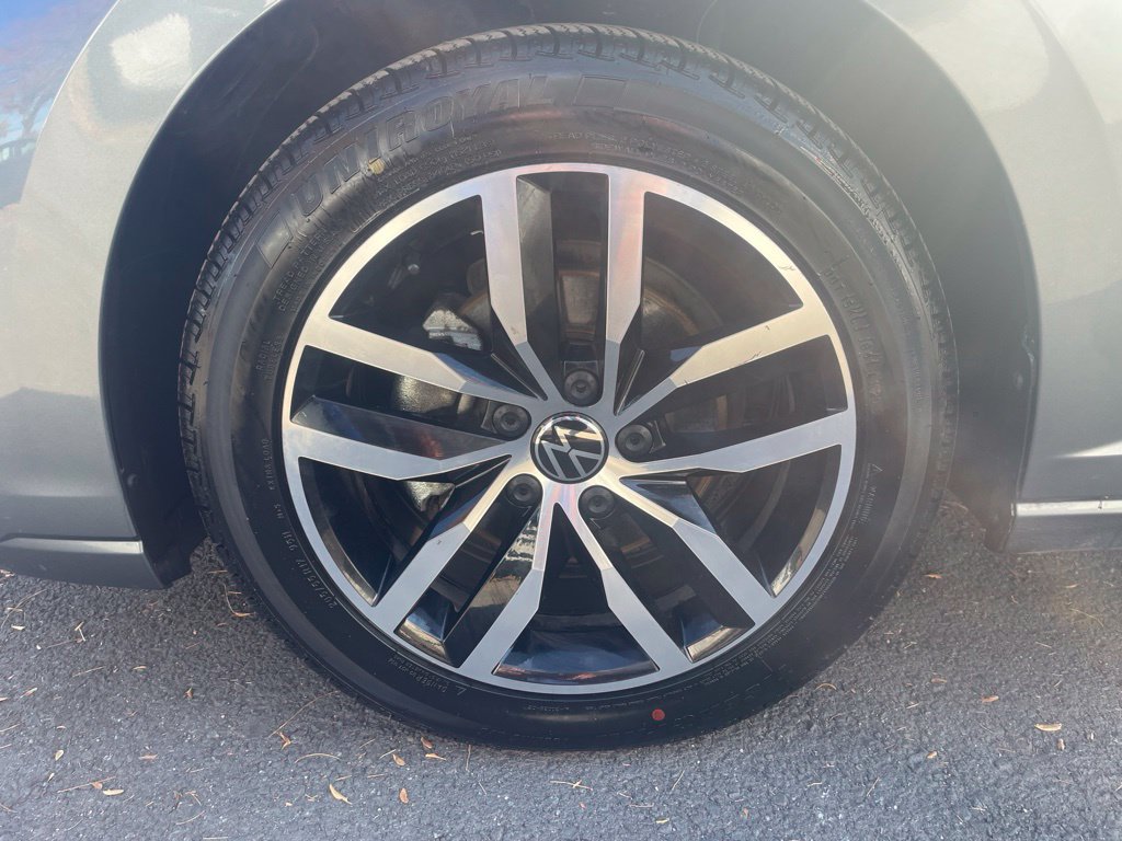 Used 2025 Volkswagen Jetta SE FWD image 10
