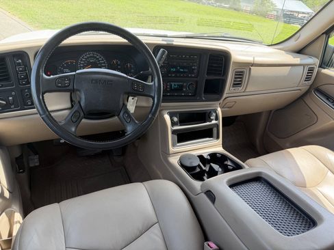 Used 2005 GMC Sierra 3500 SLT w/ Heavy-Duty Power Package AWD/4WD image 32