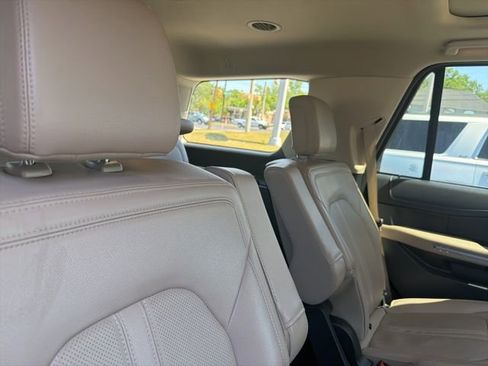 Used 2024 Ford Expedition Limited image 14