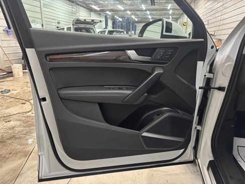 Used 2019 Audi Q5 2.0T Premium Plus w/ Premium Plus Package image 11