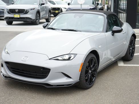 New 2026 MAZDA MX-5 Miata Club w/ Interior Package RWD image 8