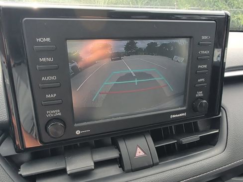 Used 2021 Toyota RAV4 LE AWD/4WD image 19
