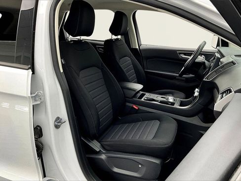 Used 2024 Ford Edge SE image 7