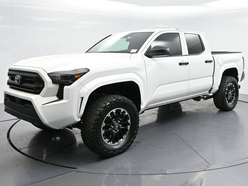 Used 2024 Toyota Tacoma SR AWD/4WD image 3