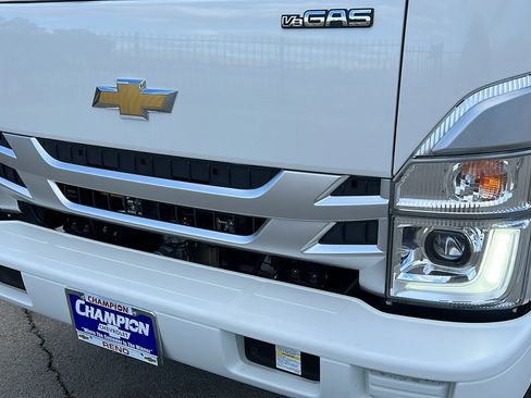 New 2025 Chevrolet Low Cab Forward image 9