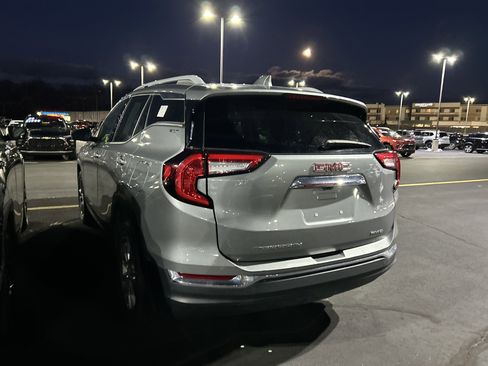 Used 2023 GMC Terrain SLT image 6
