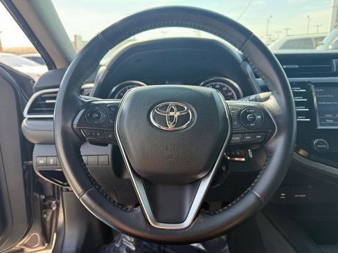 Used 2018 Toyota Camry SE image 14