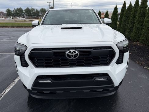 New 2025 Toyota Tacoma TRD Sport image 7