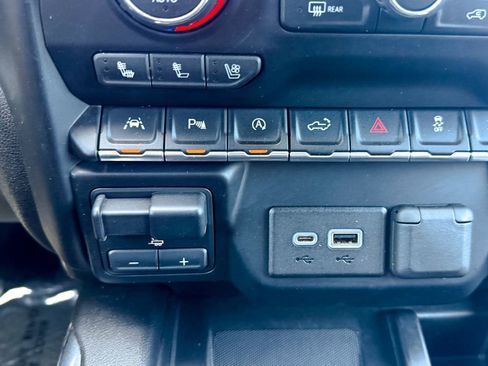 Certified 2019 Chevrolet Silverado 1500 High Country w/ Technology Package AWD/4WD image 31