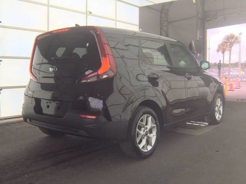 Used 2020 Kia Soul S FWD image 2