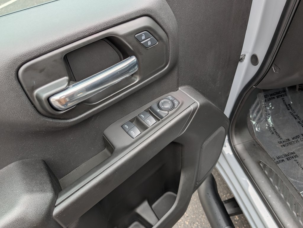 Used 2025 Chevrolet Silverado 1500 Custom Trail Boss w/ Turbomax Blackout Package AWD/4WD image 16