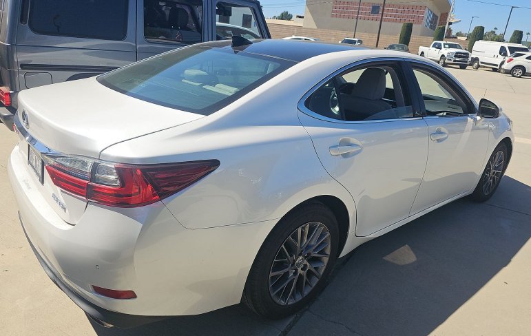 Used 2018 Lexus ES 350 w/ Navigation System Package FWD image 2