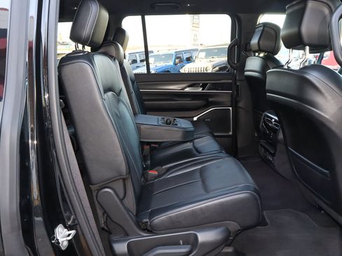 Used 2024 Jeep Wagoneer Series II w/ Flexible Seating Group AWD/4WD image 29