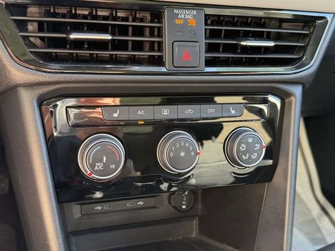 Certified 2023 Volkswagen Taos SE w/ Panoramic Sunroof Package AWD/4WD image 31