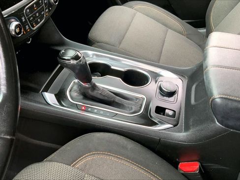 Used 2020 Chevrolet Traverse LT image 17