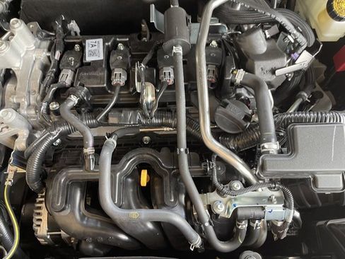 New 2025 Nissan Kicks SR image 20