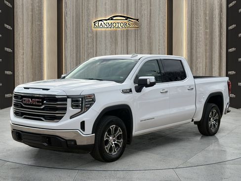 Used 2025 GMC Sierra 1500 SLT image 3