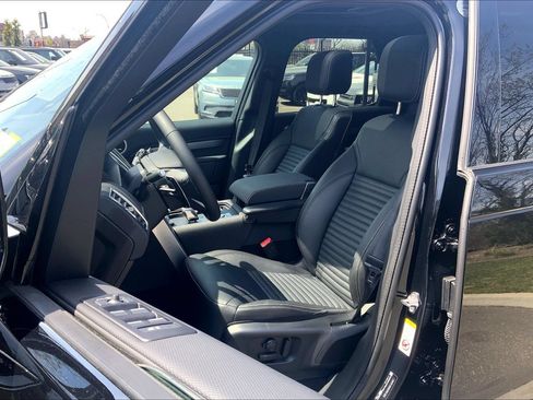 Certified 2025 Land Rover Discovery Dynamic SE AWD/4WD image 7