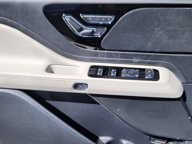 New 2026 Lincoln Aviator AWD w/ Jet Appearance Package image 9