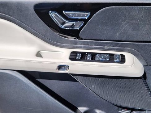 New 2026 Lincoln Aviator AWD image 9