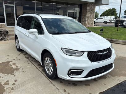Used 2022 Chrysler Pacifica Touring-L