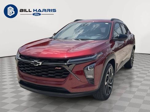 Used 2024 Chevrolet Trax RS FWD image 1