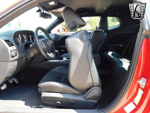 Used 2011 Dodge Challenger SRT8 image 22