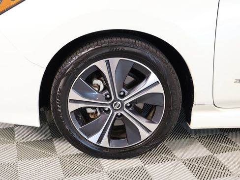 Used 2019 Nissan Leaf SV w/ SV Technology Package FWD image 17