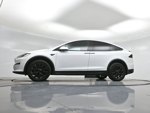 Used 2022 Tesla Model X image 47