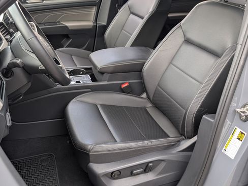 Used 2023 Volkswagen Atlas Cross Sport SE w/ Panoramic Sunroof Package FWD image 17