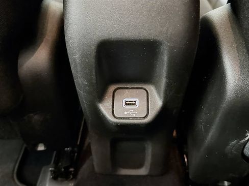 Used 2021 Jeep Renegade Latitude FWD image 22