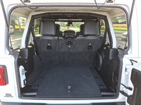 Certified 2022 Jeep Wrangler Unlimited Rubicon w/ Dual Top Group image 30