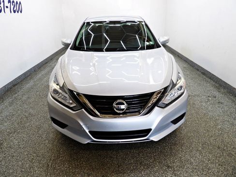 Used 2017 Nissan Altima 2.5 S w/ Power Driver Seat Package FWD image 2
