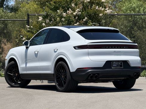 Certified 2026 Porsche Cayenne Coupe AWD/4WD image 3